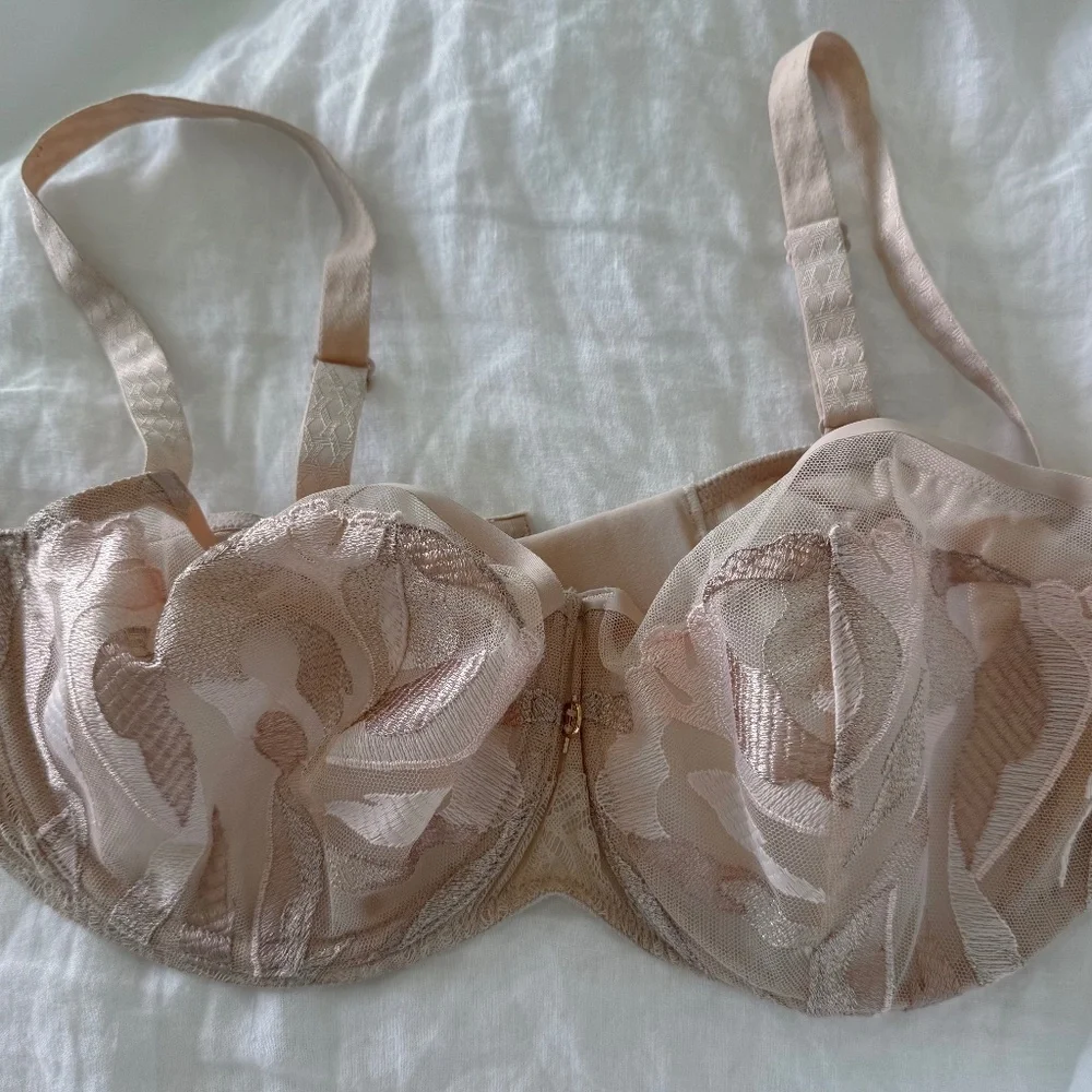 Bra - Picture 1 of 3